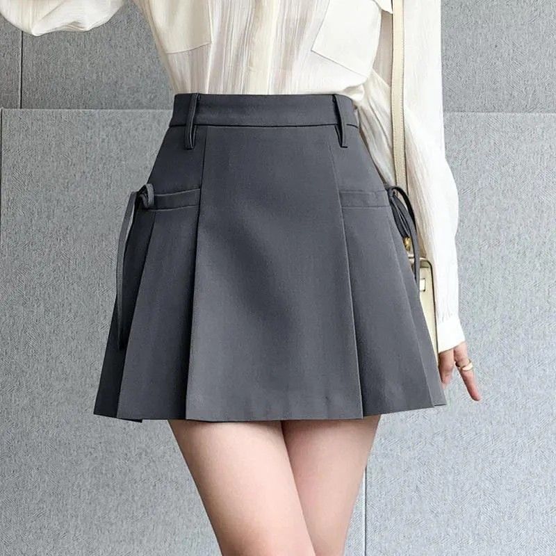Elegant Skirts – The Perfect Balance of Versatility and Timeless Style