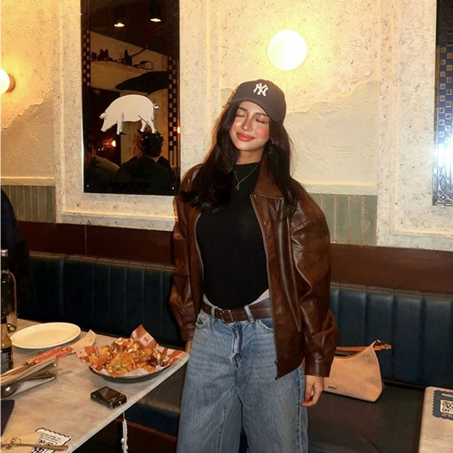 FROM FEMININITY TO FUNCTION AND BACK AGAIN: HOW TIME SHAPES MODERN FASHION